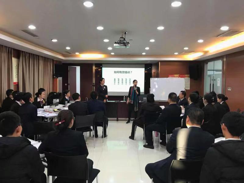 20171210韩梓一老师《银行服务礼仪与营销技能提升》.jpg